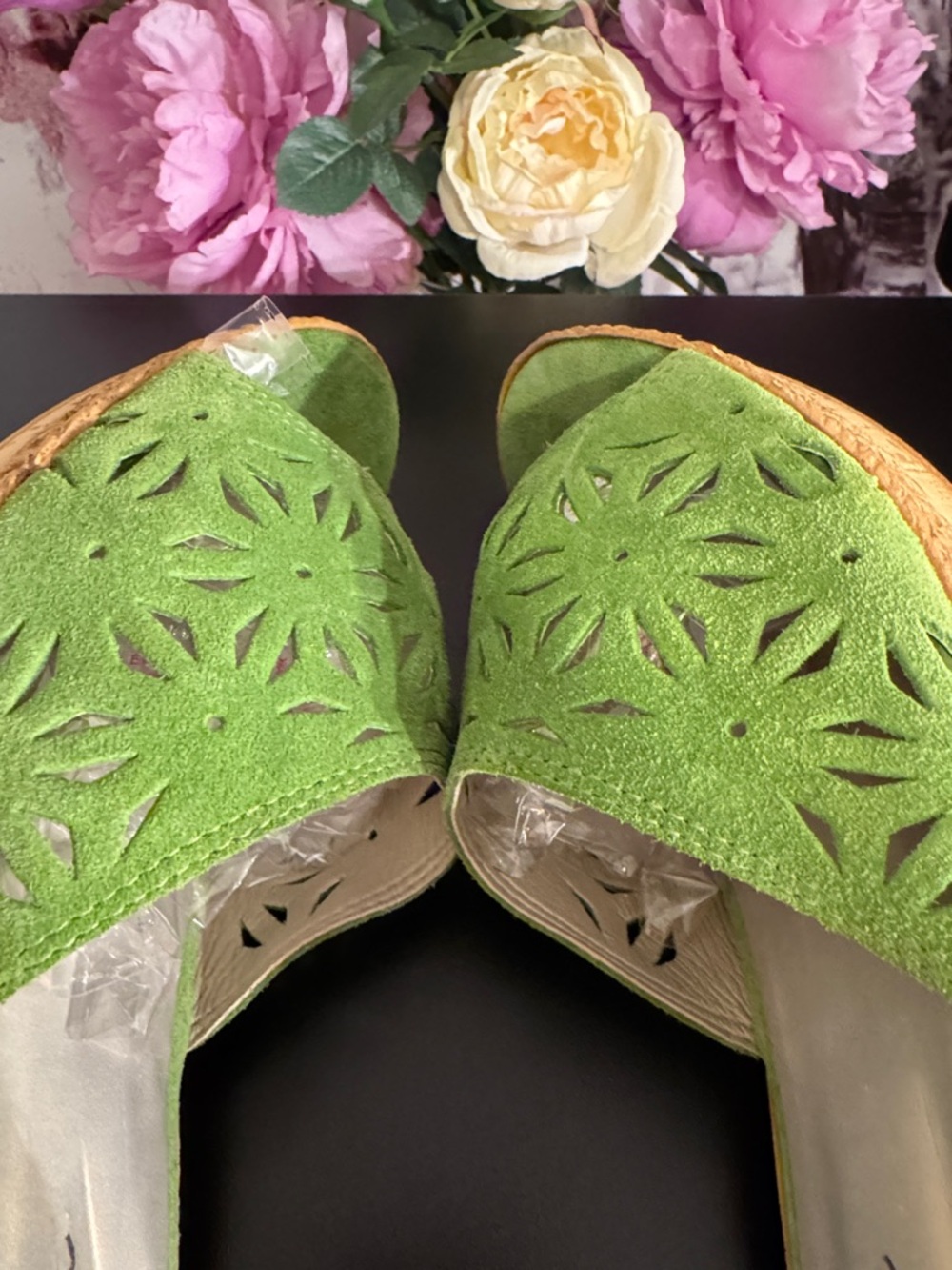 Soto Sopra Made In Italy Lime Green Laser-Cut Suede Wedge Mules - Picture 6 of 9